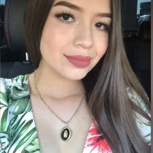 Meet your Posher, Kassandra